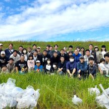 2024年11月3日、天竜川クリーン作戦に参加しました。約50名の社員とご家族で清掃活動を行いました。これからも、SDGsの一員として定期的に活動を継続します。