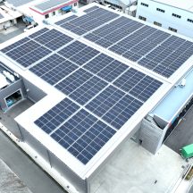 太陽光パネル588枚を設置し、発電量は年間39万kwhとなります。再生可能エネルギーを活用して、持続可能な未来へ貢献します。